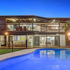 Oceanic Drive 78 Warana Holiday home Parrearra